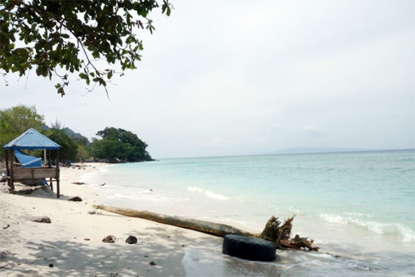 permandangan di pondok-pondok pantai pasir putih